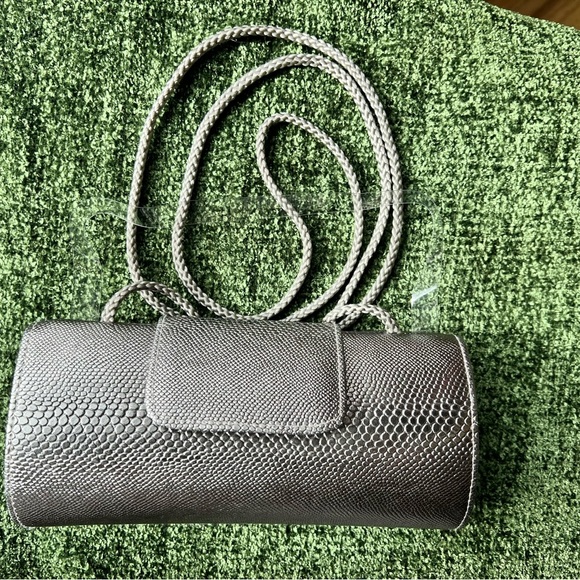 Women's Clutch 8" x 4" w/ 2' long cross body strap - Picture 1 of 12